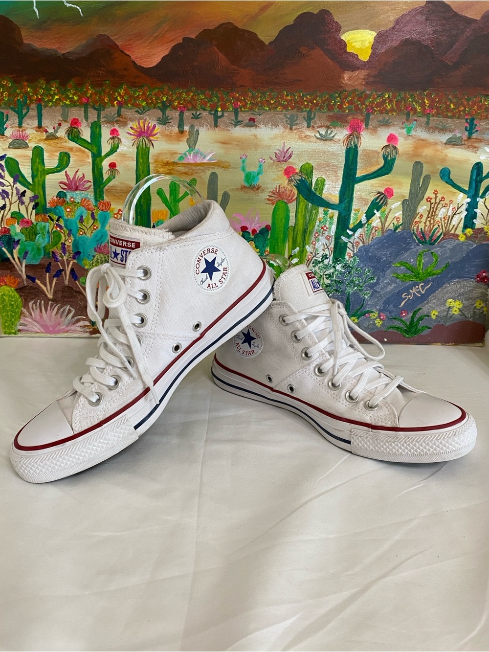 Converse Women’s Chuck Taylor All Star MID Sneakers White, Size 8